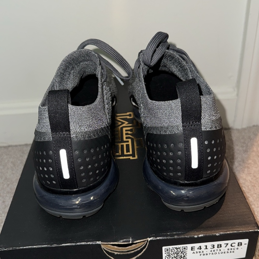 100% Authentic Nike Vapormax Sneakers - Picture 3 of 8